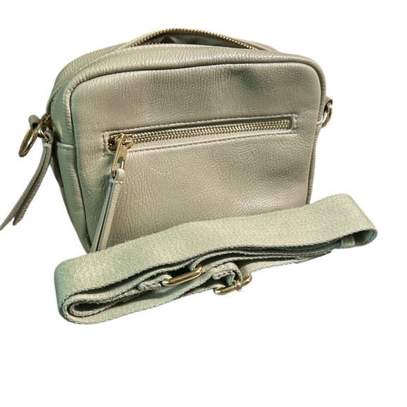 Universal Thread Handbags - Universal Thread Crossbody purse.